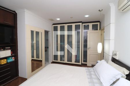 Apartamento à venda com 260m², 4 quartos e 3 vagasQuarto 2 - Suíte