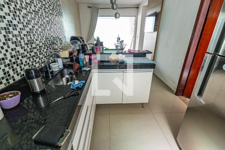 Casa para alugar com 100m², 2 quartos e 2 vagasCozinha