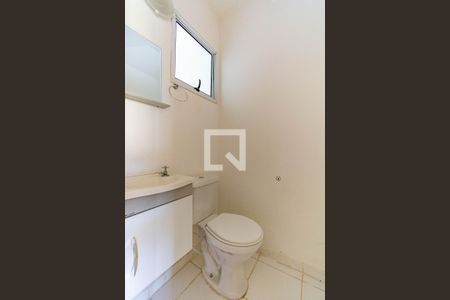 Banheiro de casa de condomínio à venda com 2 quartos, 84m² em Igara, Canoas
