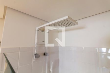Banheiro de kitnet/studio para alugar com 1 quarto, 27m² em Sumarezinho, São Paulo