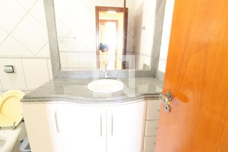 Casa para alugar com 385m², 4 quartos e 4 vagasBanheiro Social