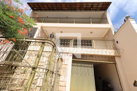 Casa para alugar com 385m², 4 quartos e 4 vagasFachada