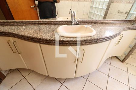 Casa para alugar com 385m², 4 quartos e 4 vagasBanheiro do Quarto 2