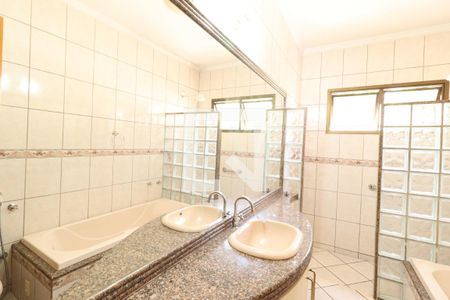 Casa para alugar com 385m², 4 quartos e 4 vagasBanheiro do Quarto 2