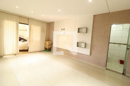 Casa para alugar com 385m², 4 quartos e 4 vagasEscritório