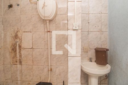 Banheiro de casa para alugar com 1 quarto, 24m² em Jardim Veronica, São Paulo