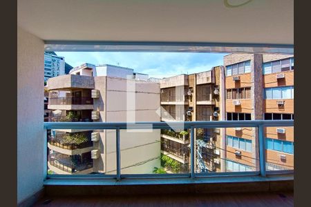 Sala  vista  de apartamento à venda com 4 quartos, 180m² em Lagoa, Rio de Janeiro
