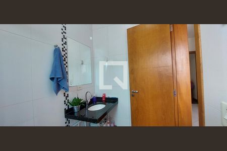 Casa à venda com 130m², 2 quartos e 2 vagasBanheiro Quarto 2