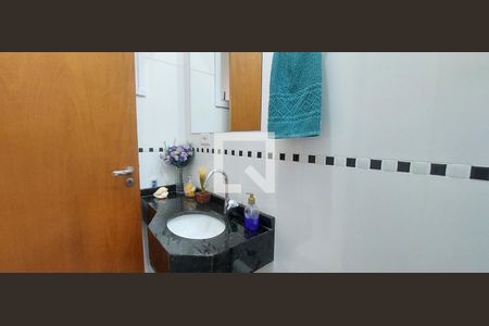 Casa à venda com 130m², 2 quartos e 2 vagasLavabo