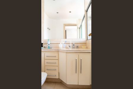 Apartamento para alugar com 312m², 4 quartos e 4 vagasBanheiro da Suíte 1