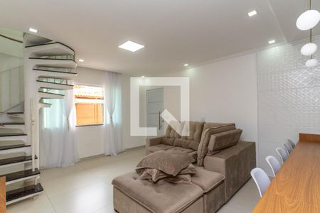 Sala de casa à venda com 4 quartos, 155m² em Vila Galvão, Guarulhos