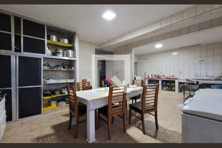 Casa à venda com 400m², 4 quartos e 10 vagas Casa à venda com 400m², 4 quartos e 10 vagasCobertura