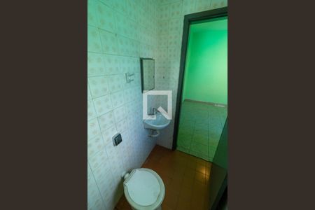 Banheiro de casa para alugar com 1 quarto, 30m² em Vila Paulistania, São Paulo