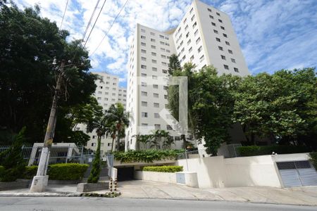 Apartamento à venda com 74m², 3 quartos e 1 vagaFachada e portaria