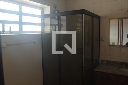 Casa à venda com 140m², 3 quartos e 3 vagasBanheiro da Suíte 2