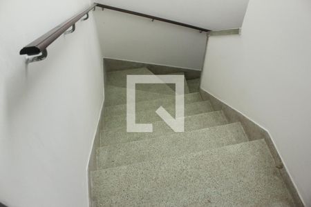 Casa à venda com 140m², 3 quartos e 3 vagasEscada