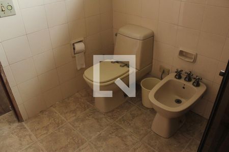 Casa à venda com 140m², 3 quartos e 3 vagasBanheiro da Suíte 2