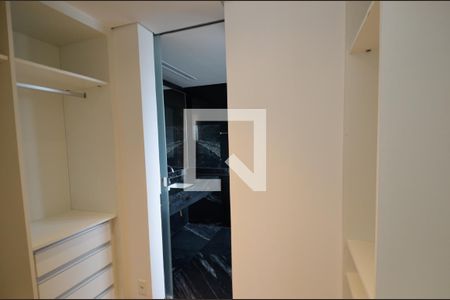 Suite1/closet de apartamento para alugar com 2 quartos, 251m² em Lourdes, Belo Horizonte
