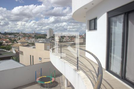 Casa de condomínio para alugar com 419m², 4 quartos e 4 vagas Casa de condomínio para alugar com 419m², 4 quartos e 4 vagasÁrea Externa