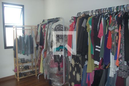 Casa de condomínio para alugar com 419m², 4 quartos e 4 vagas Casa de condomínio para alugar com 419m², 4 quartos e 4 vagasSuíte 2