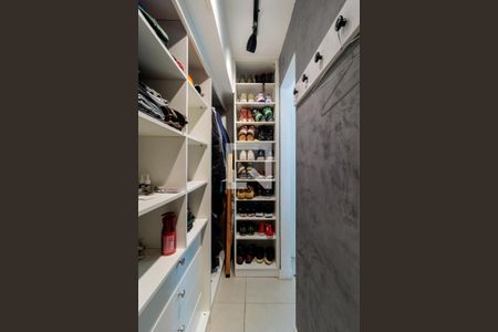 Apartamento à venda com 70m², 2 quartos e 1 vaga Apartamento à venda com 70m², 2 quartos e 1 vagaCloset da Suíte