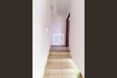 Casa à venda com 128m², 2 quartos e 2 vagas Casa à venda com 128m², 2 quartos e 2 vagasEscada