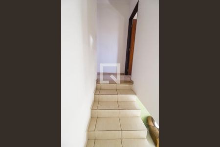 Casa à venda com 128m², 2 quartos e 2 vagas Casa à venda com 128m², 2 quartos e 2 vagasEscada