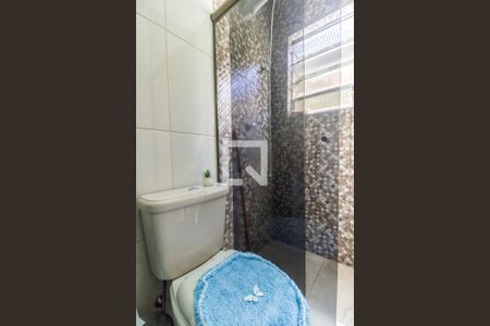 Casa à venda com 128m², 2 quartos e 2 vagas Casa à venda com 128m², 2 quartos e 2 vagasBanheiro