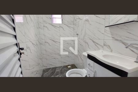 Banheiro de casa para alugar com 1 quarto, 55m² em Vila Luzita, Santo André