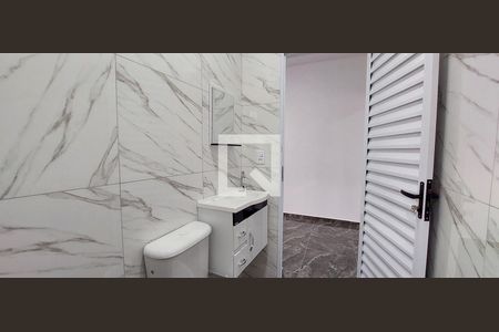 Banheiro de casa para alugar com 1 quarto, 55m² em Vila Luzita, Santo André