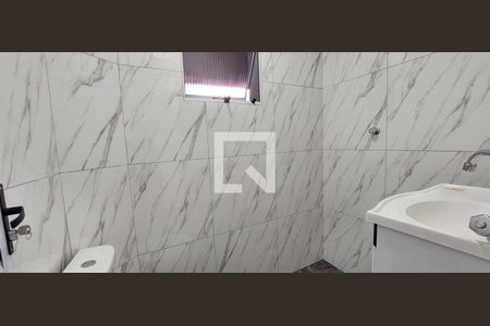 Banheiro  de casa para alugar com 1 quarto, 55m² em Vila Luzita, Santo André