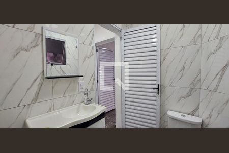 Banheiro  de casa para alugar com 1 quarto, 55m² em Vila Luzita, Santo André