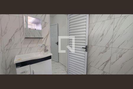 Banheiro de casa para alugar com 1 quarto, 55m² em Vila Luzita, Santo André