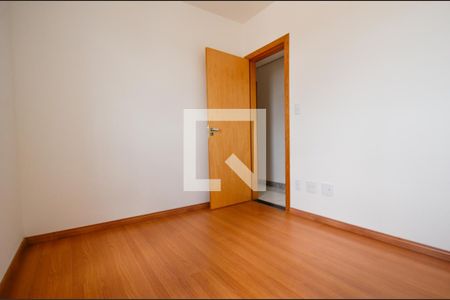 Quarto de apartamento à venda com 3 quartos, 63m² em Sagrada Família, Belo Horizonte