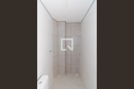 Banheiro de kitnet/studio para alugar com 1 quarto, 27m² em Vila Ema, São Paulo