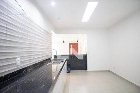 Casa de condomínio à venda com 220m², 4 quartos e 2 vagasCozinha e Área de Serviço