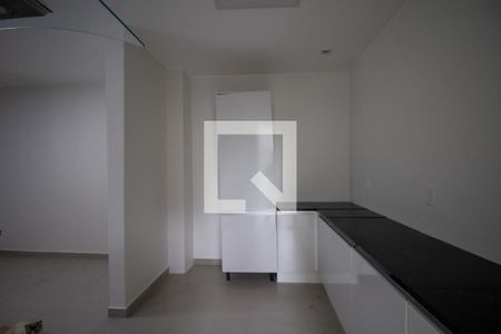 Casa de condomínio à venda com 220m², 4 quartos e 2 vagasCozinha e Área de Serviço