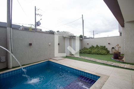 Casa de condomínio à venda com 220m², 4 quartos e 2 vagasQuintal