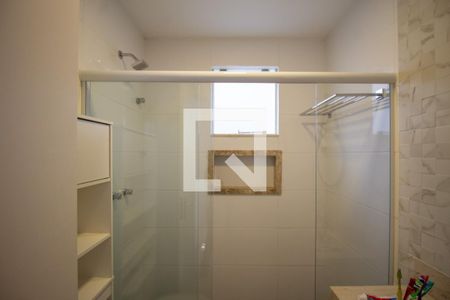 Casa de condomínio à venda com 220m², 4 quartos e 2 vagasBanheiro Social 1