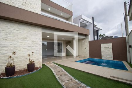 Casa de condomínio à venda com 220m², 4 quartos e 2 vagasQuintal