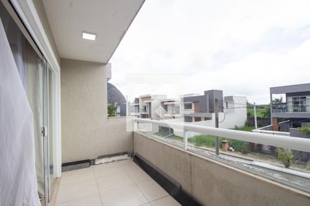 Sacada da Suíte de casa de condomínio à venda com 4 quartos, 220m² em Vargem Pequena, Rio de Janeiro
