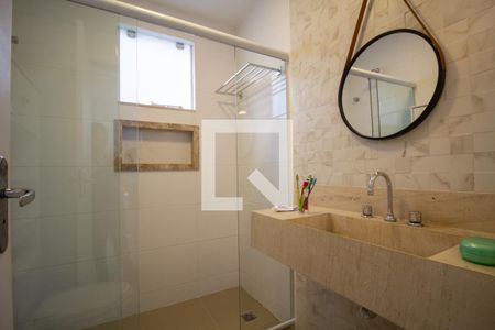 Casa de condomínio à venda com 220m², 4 quartos e 2 vagasBanheiro Social 1