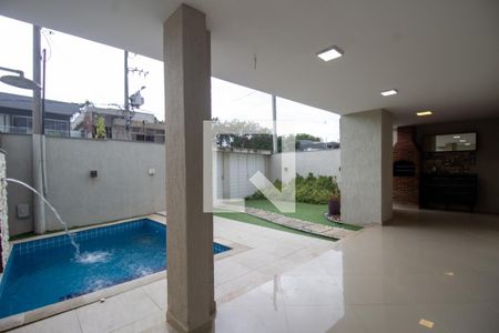 Casa de condomínio à venda com 220m², 4 quartos e 2 vagasQuintal