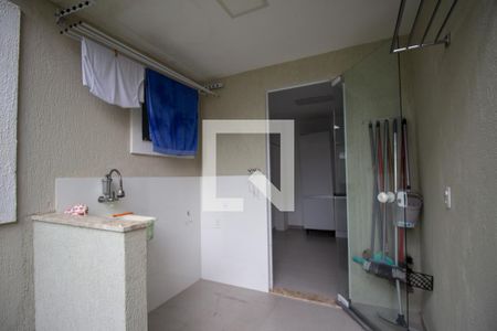 Casa de condomínio à venda com 220m², 4 quartos e 2 vagasCozinha e Área de Serviço