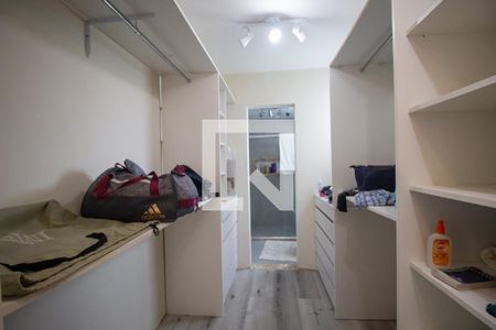 Casa de condomínio à venda com 220m², 4 quartos e 2 vagasCloset da Suíte