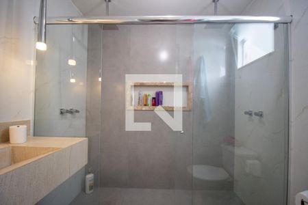 Casa de condomínio à venda com 220m², 4 quartos e 2 vagasBanheiro da Suíte