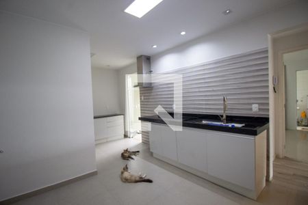 Casa de condomínio à venda com 220m², 4 quartos e 2 vagasCozinha e Área de Serviço