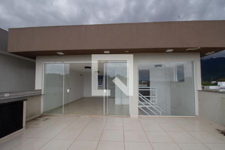 Casa de condomínio à venda com 220m², 4 quartos e 2 vagasTerraço