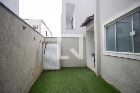 Casa de condomínio à venda com 220m², 4 quartos e 2 vagasCozinha e Área de Serviço