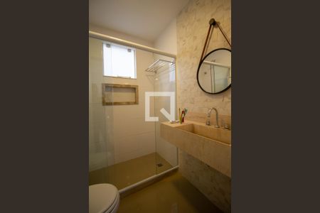 Casa de condomínio à venda com 220m², 4 quartos e 2 vagasBanheiro Social 1